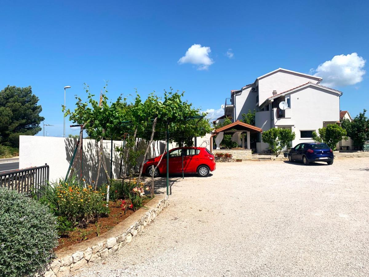 Apartmani Kardum Brodarica Buitenkant foto