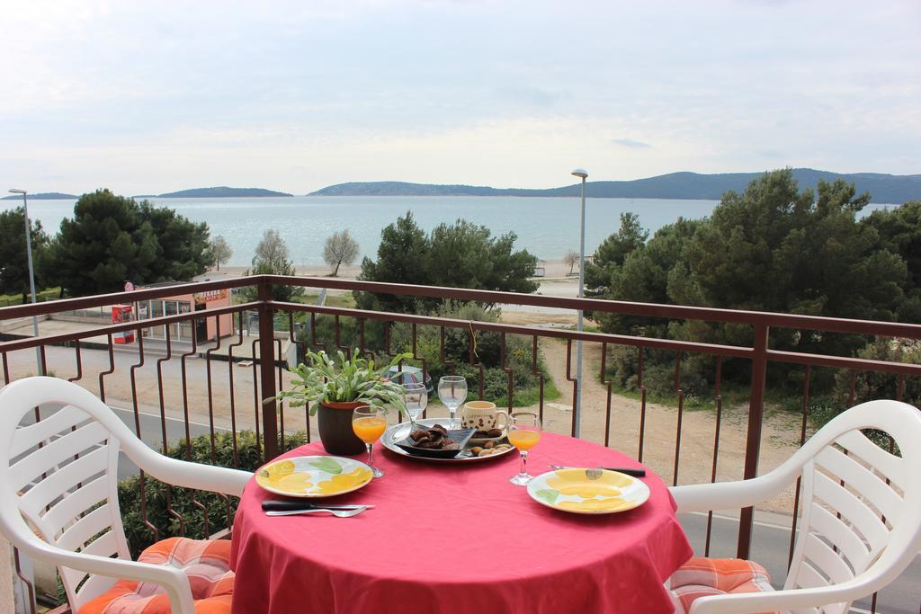 Apartmani Kardum Brodarica Buitenkant foto
